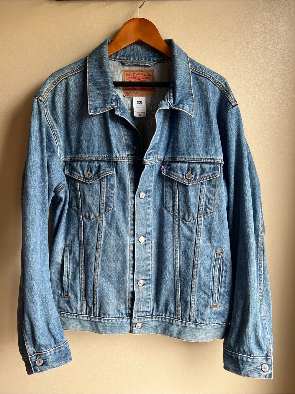 Vintage Y2K Levi’s Denim Trucker Jacket XL Light Wash